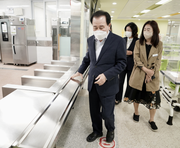 예산꿈빛학교 학교급식 특별점검에 나선 김지철 교육감