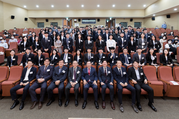 신규공무원 환영의 날 행사 단체사진