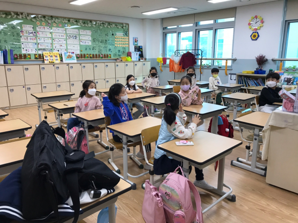 5일 반곡초 학생들이 학년별 진로 발달 단계에 맞춘 프로그램에 참여하고 있다.