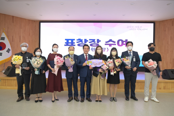 논산시 10월 월례모임 표창 수여 모습