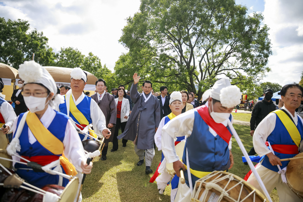 7일 열린 제19회 서산해미읍성축제에서 개막식 퍼포먼스가 진행됐다