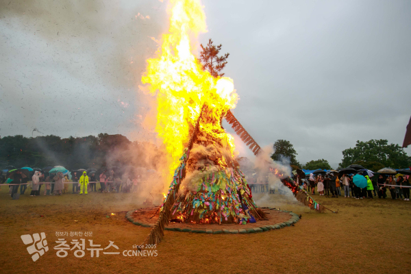 지난 9일 달집태우기 행사로 제19회 서산해미읍성 축제가 막을 내렸다.