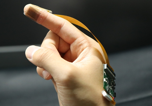 ETRI 텔레햅틱 기술에 활용되는 압전 센서