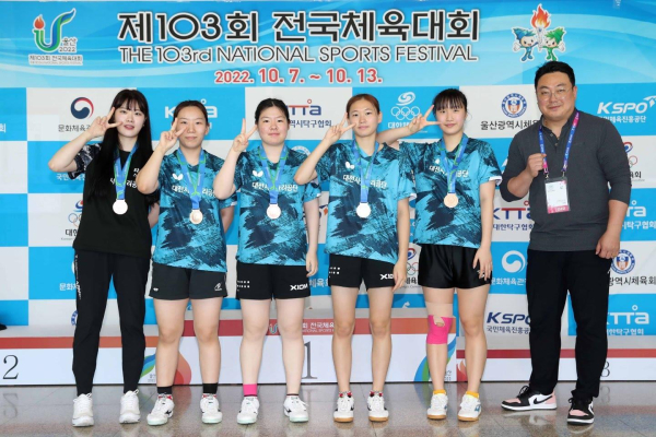 여자일반부 단체전 동메달을 획득한 공단 수영선수단