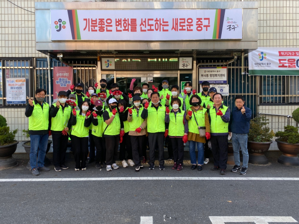 15일 부사동 일원에서 진행한 (사)국제휴먼클럽 봉사활동 모습