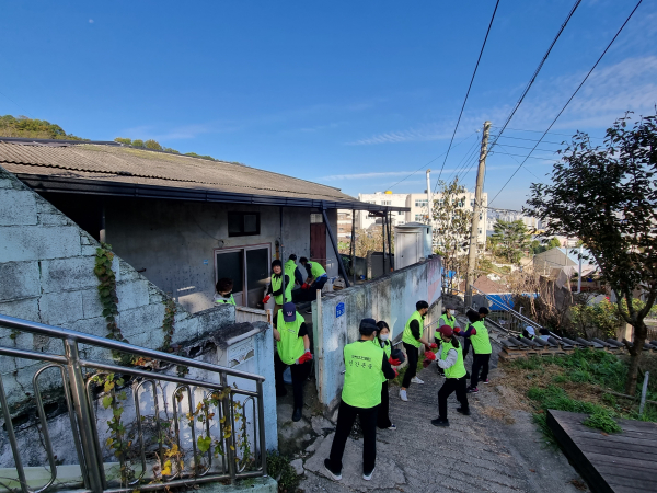 15일 부사동 일원에서 진행한 (사)국제휴먼클럽 봉사활동 모습