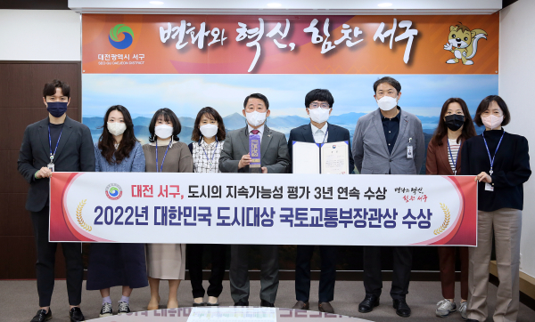 도시대상 수상 기념사진 촬영 장면