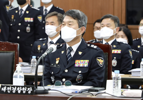 20일 국정감사를 받는 윤소식 대전경찰청장
