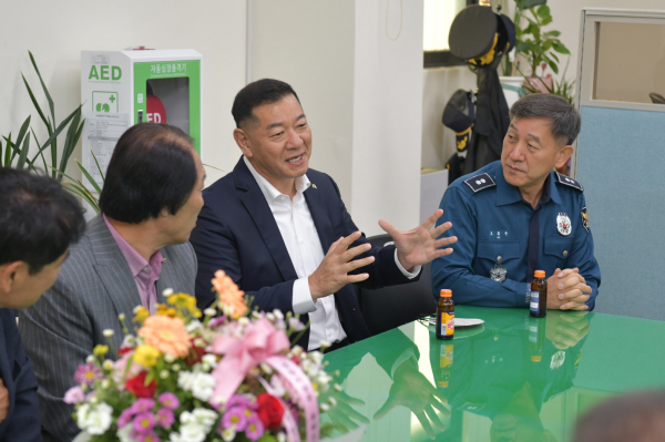 최원철 시장, 경찰의 날 격려 방문 모습