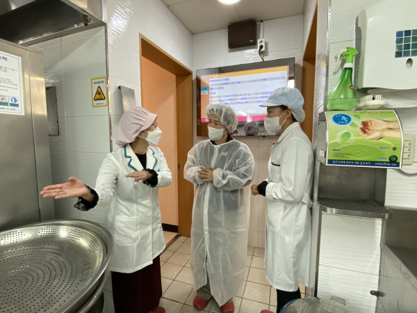 간부공무원 학교급식 특별점검 모습