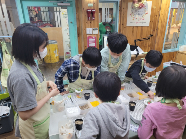 지역 아동 키자니아 ‘플라워 아뜰리에’ 직업체험 모습