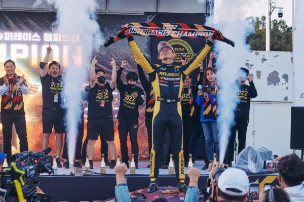 2022 CJ 슈퍼레이스 6000클래스 시즌 챔피언 한국 아트라스비엑스 모터 스포츠 소속 김종겸 선수