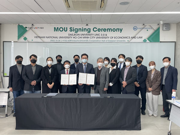 대전대 LINC3.0사업단-베트남 국립호치민대학교 경제및법학대학교, ‘글로벌 융합교육을 위한 MOU’ 체결식 모습
