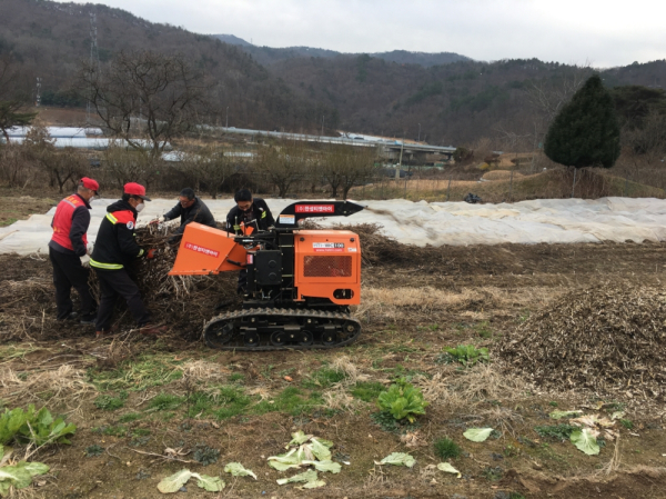 12월부터 목재파쇄차량이 농가를 방문해 파쇄 지원