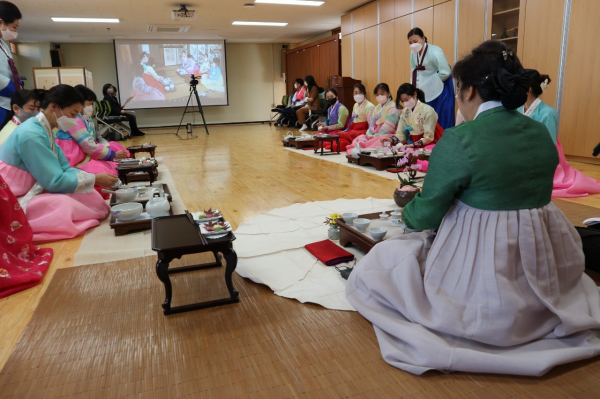 지난 5일, 한국과 일본의 다도(茶道) 문화체험 운영 모습