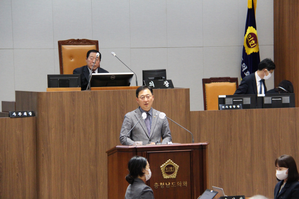제341회 정례회 1차 본회의 5분발언 중인 김선태 도의원/사진 권상재 기자