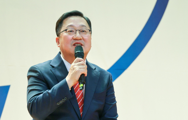 이장우 대전시장이 7일 동구민과 대화에서 인사말을 하고 있다.