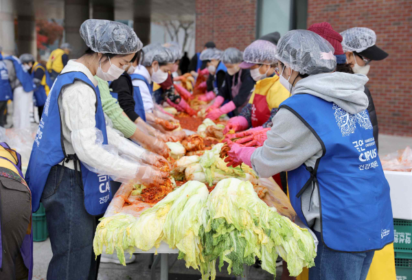 사랑의 김장 나눔 봉사활동 진행 모습