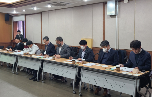 8일, 대청댐 물문화관에서 한국수자원공사, 한국도로공사, 한국토지주택공사 등 3개 공공기관과 법무 분야 상생협력 교류회를 시행하고 있다