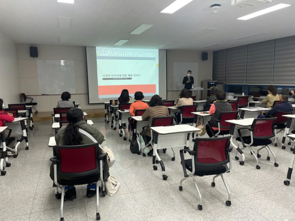 지난 8일 열린 퇴근길 인문학 1회 강의사진