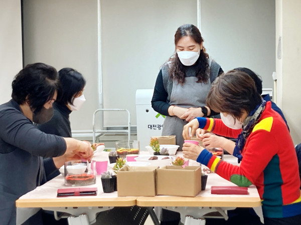 노인맞춤돌봄서비스 종사자와  응급안전안심서비스 종사자  대상으로 심리 소진 예방 힐링 프로그램 운영