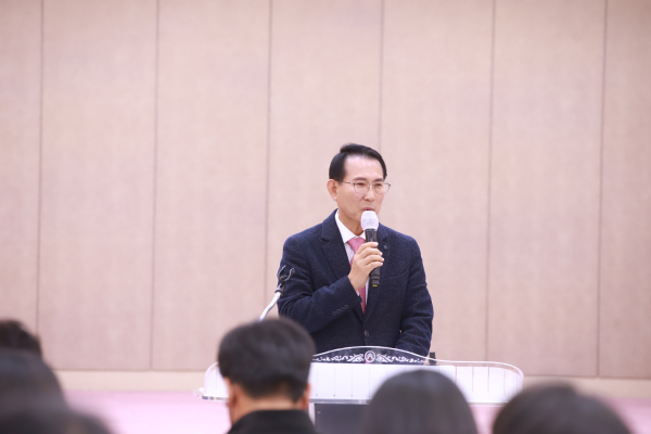 지난 9일 서산시청 대회의실에서 열린 충청남도체육대회 선수단 해단식에서 이완섭 서산시장이 축사를 하고 있다