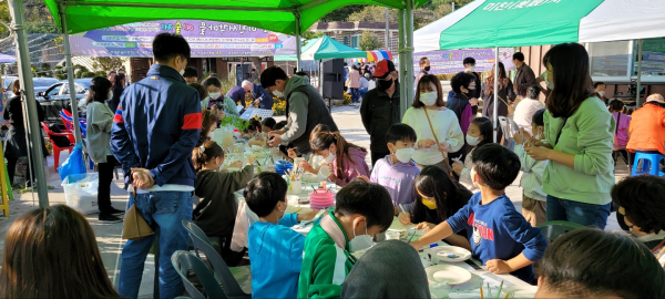 미친서각마을예술제 행사 장면