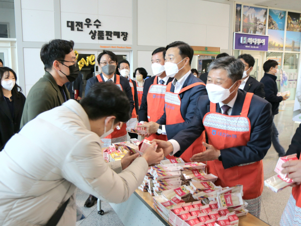 제27회 농업인의 날 기념 '가래떡 데이' 홍보 캠페인 진행 모습