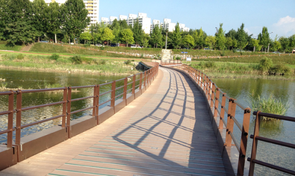 대전 갑천경관보도교 사진=(주)에스엔비 홈페이지 갈무리.