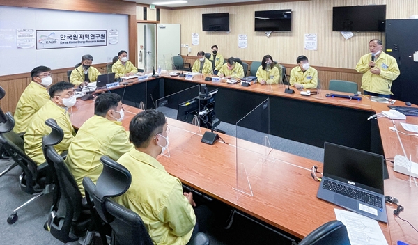 한국원자력연구원 재난대응안전한국훈련 1일차 훈련에서 재난대책본부가 소집돼 최초상황보고를 진행하고 있다.