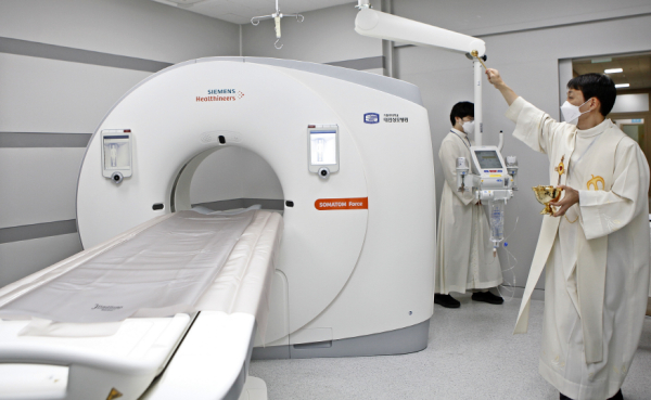 *응급의료센터 CT 촬영실 축복식 사진