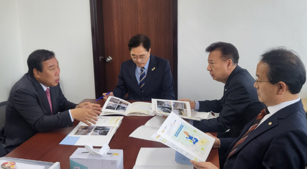 우원식 예산결산특별위원장과 지역구 국회의원인 홍성국·강준현 의원을 만난 최민호 시장