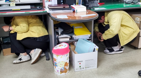 18일 서산시청 일원에서 열린 2022년 지진대피훈련 모습