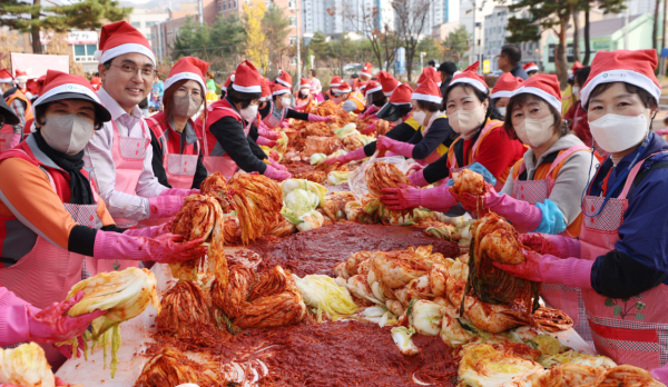 ‘천사의 손길로 만드는 김장 축제’ 개최 모습