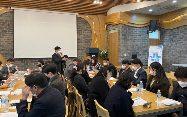지난 22일 대전지역 5개 대학 및 지역단체, 지역기업 관계자들이 모여 청년 취업 연계 활성화를 위한 산․학 협력 강화 워크숍을 가졌다.