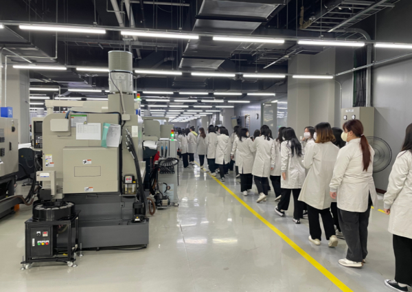 선문대 치위생과 학생들이 메가젠임플란트 본사를 방문해 현장실습 교육 모습