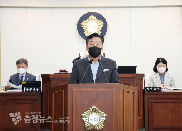 25일 태안군의회 본회의장에서 열린 ‘제291회 태안군의회 제2차 정례회’에서 시정연설 중인 가세로 군수.