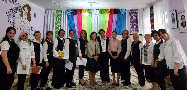 우즈베키스탄 유아교육 역량강화사업 책임자인 유아교육과 고영미 교수(사진 중앙)와 현지 유아교육 전문가들이 기념촬영