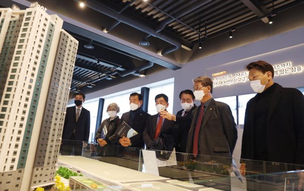 기획경제위원회 현장(e편한세상 탕정 퍼스트드림 주택전시관, 충남지식산업센터)방문