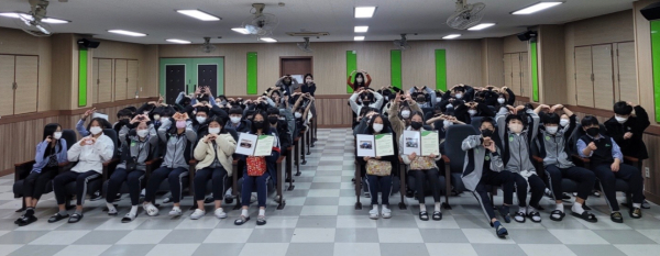 ‘에코히어로 환경보호실천서약 포토제닉’ 시상 단체사진