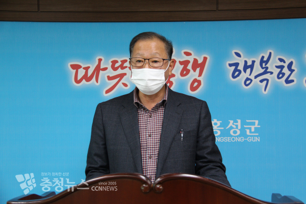 강성규 홍성군 농업기술센터 친환경기술과장은 "홍성딸기 경쟁력을 강화하겠다”고 밝혔다/사진 권상재 기자