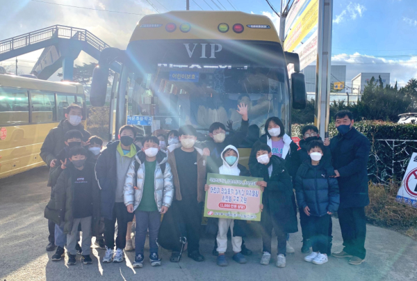 『어린이 안심 통학 실시간 위치 알림시스템』 구축하고 석문초등학교에서 전달식