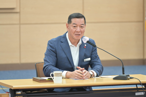 공주 정책자문위원회 공약실천계획 최종심의에서 발언하는 최원철 시장