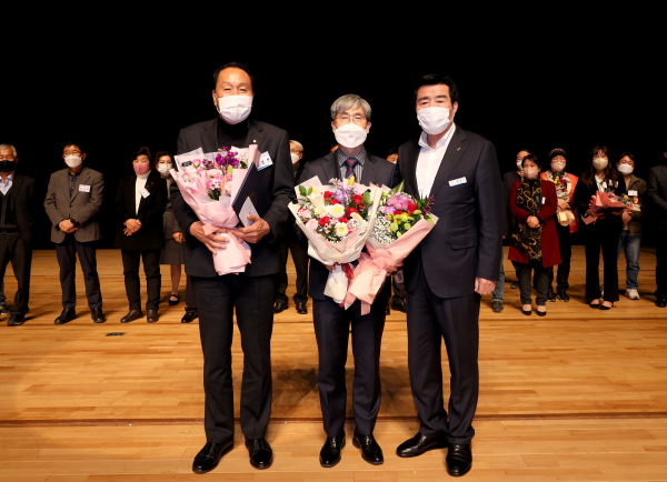 대천3동 주민자치회, 제1회 보령시 주민자치 성과보고회 ‘최우수상’ 수상 모습