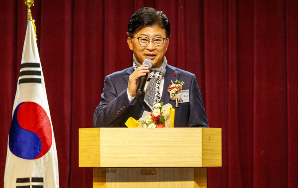 ​최충규 대덕구청장, 대한민국 시민인권상 수상 소감 발표 모습​