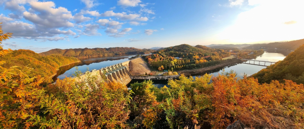 하반기 사진 공모전 최우수작 심재후 씨의 ‘대청댐의 가을’