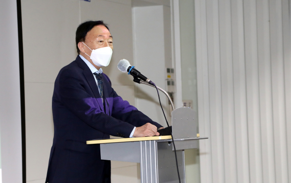 학교자율운영 역량강화 학교(원)장 연수에서 설동호 교육감 인사말 모습