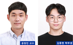 화학생명공학과 윤창민 교수(왼쪽)와 김동현 학생