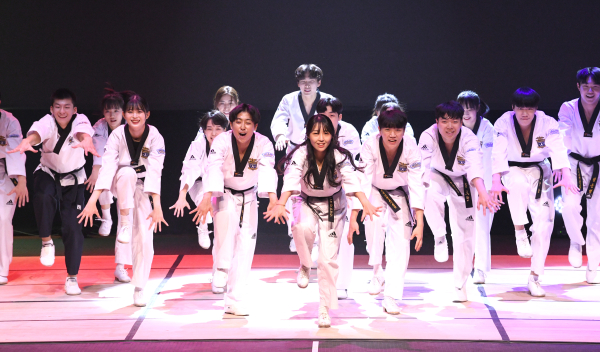 백석대학교의 태권도 세계화를 목표로 한 태권 퍼포먼스 쇼 아트킥 모습