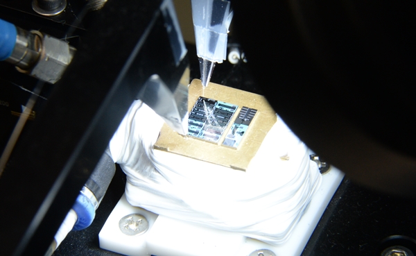 ETRI연구진이 개발한 초고속 광입출력 반도체 칩